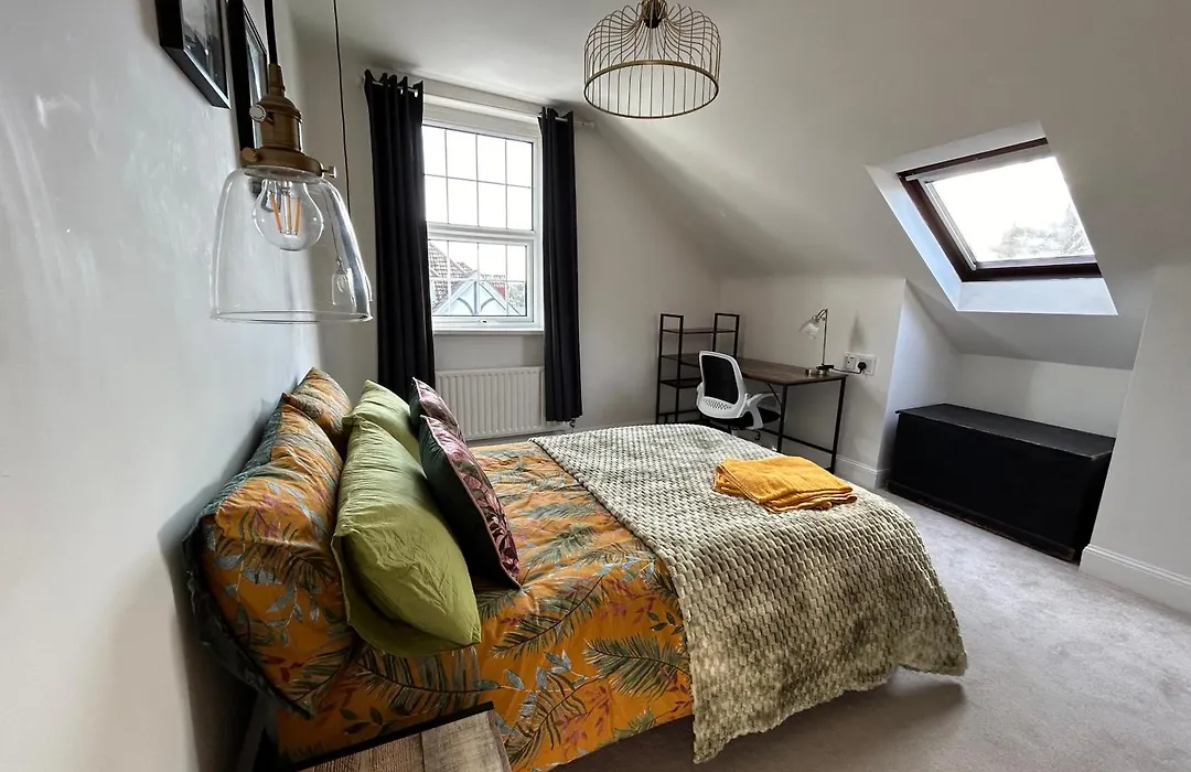 Seaside Rentals Bournemouth - Cosy 2Br, 4-6Ppl, Beach 5 Min Walk, Park 2 Cars, Fast Wifi-1